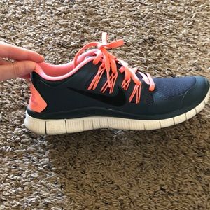 Women’s Nike Free Run Shoes! Size 8.5